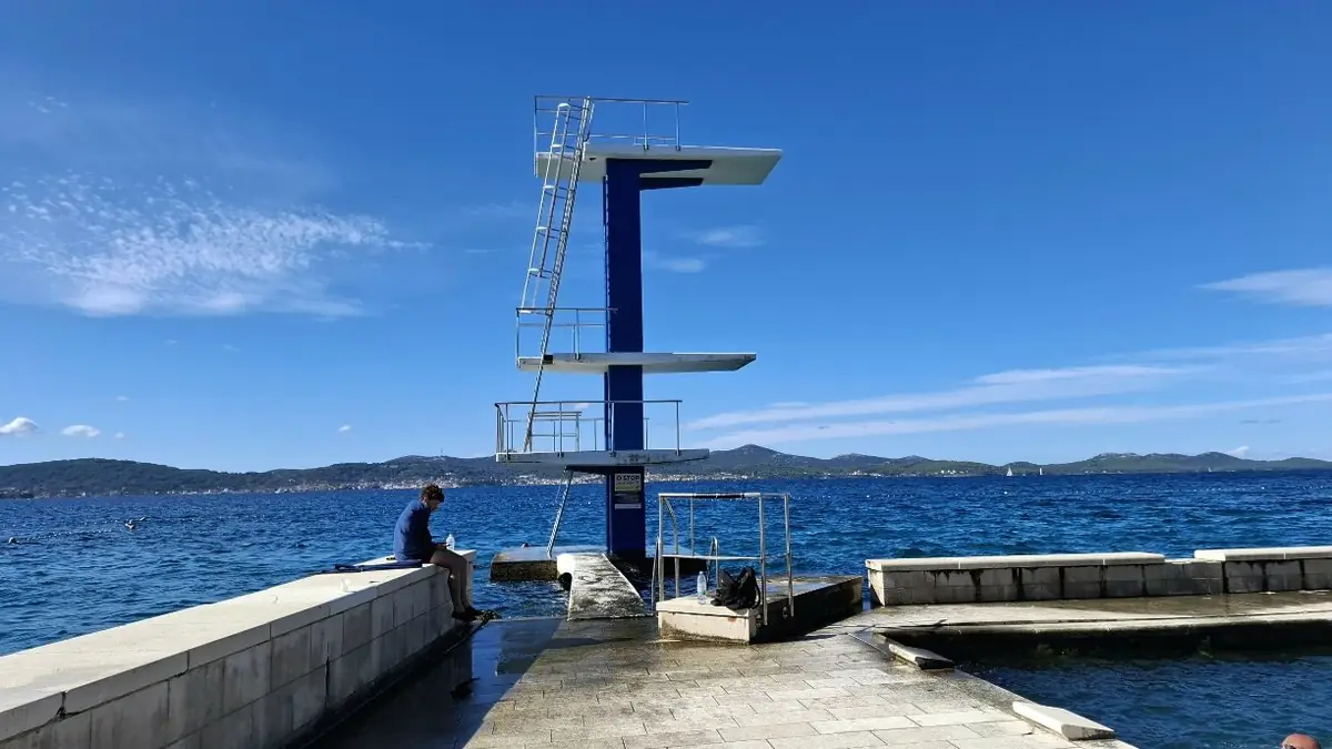 Trampolín de Zadar: saltos de 3, 5 y 10 m en Kolovare