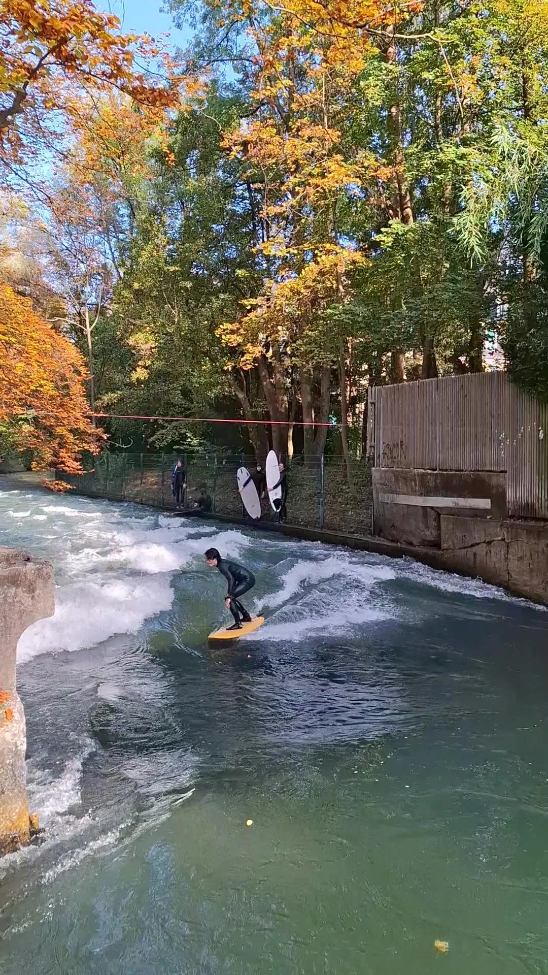 Surfing the E2 Wave in Munich: A Compact Guide description