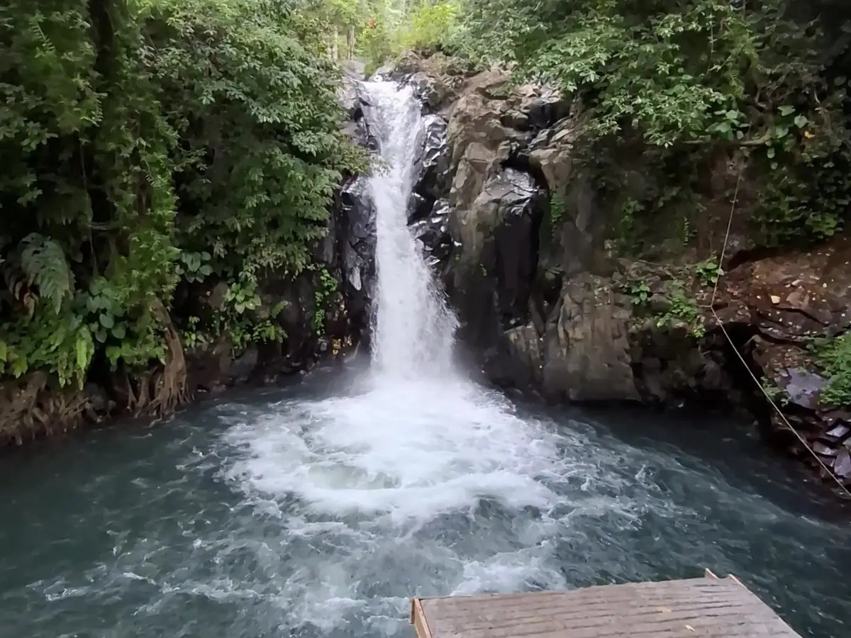 Cascada Aling Aling: saltos de acantilado en el norte de Bali