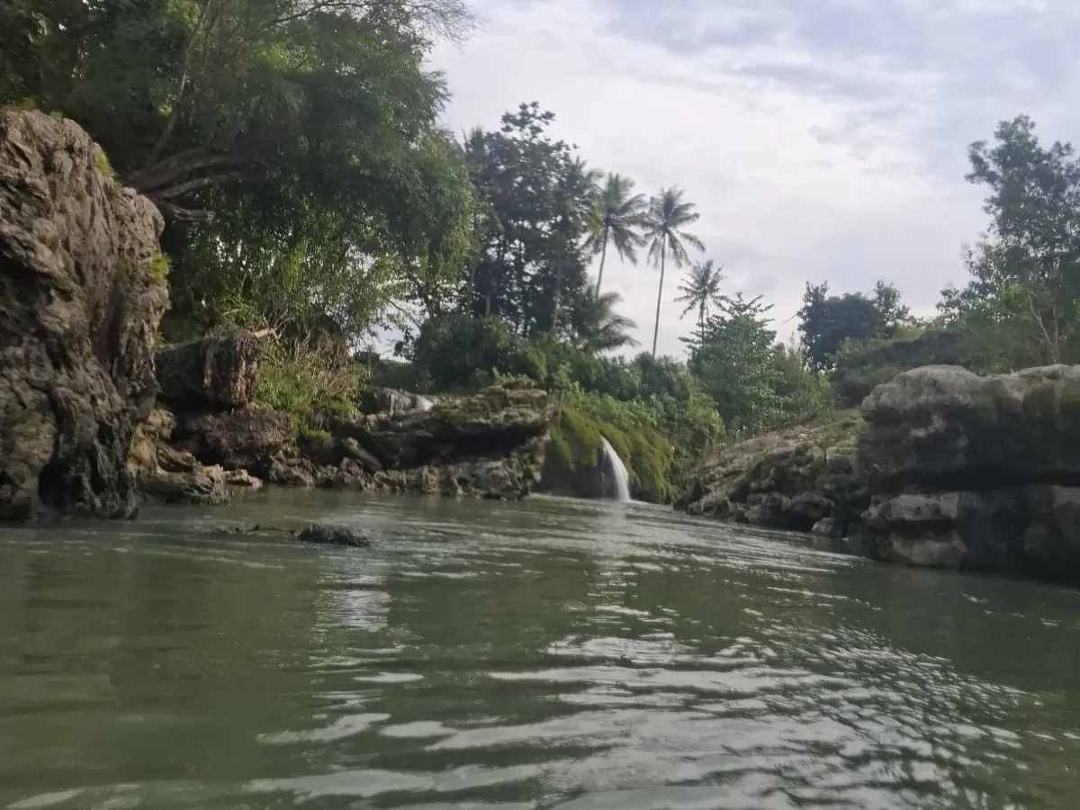 Tubing y saltos en la cueva Pindul, Yogyakarta
