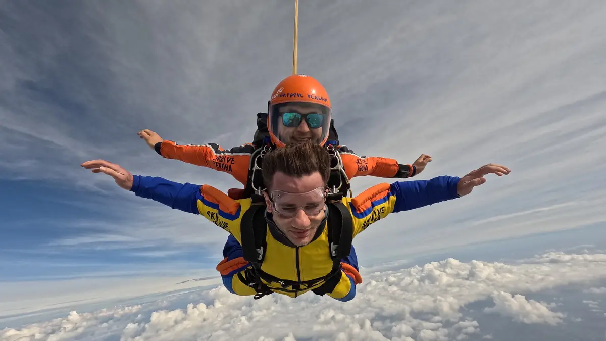 Tandem Skydiving Verona: Freefall from 4,000 m