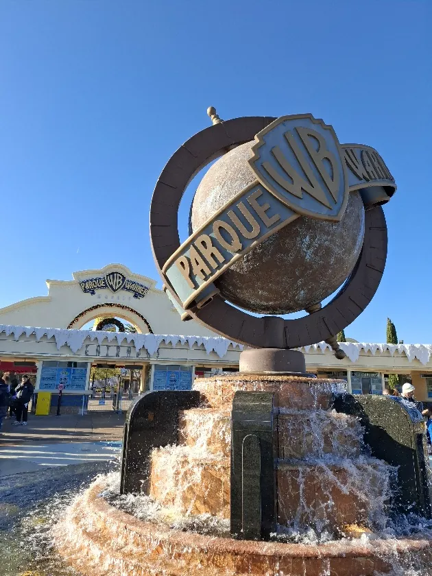 Parque Warner Madrid: Superheroes, Cartoons & Coasters details